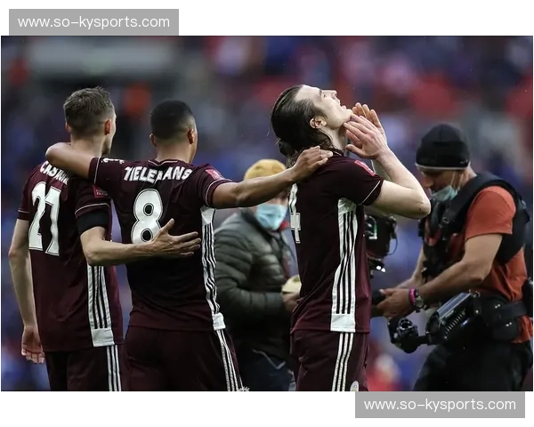 斯坦福桥的蓝色火焰与维拉公园的红色渴望：一场经典对决的前瞻